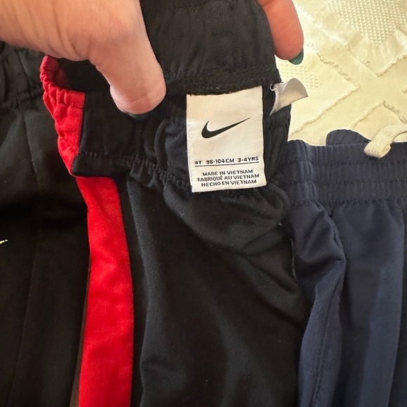 Lot Bundle size 4 / 4T winter sweatpants. Total 11 pants.
Nike Polo Levis Bama - Picture 6 of 9